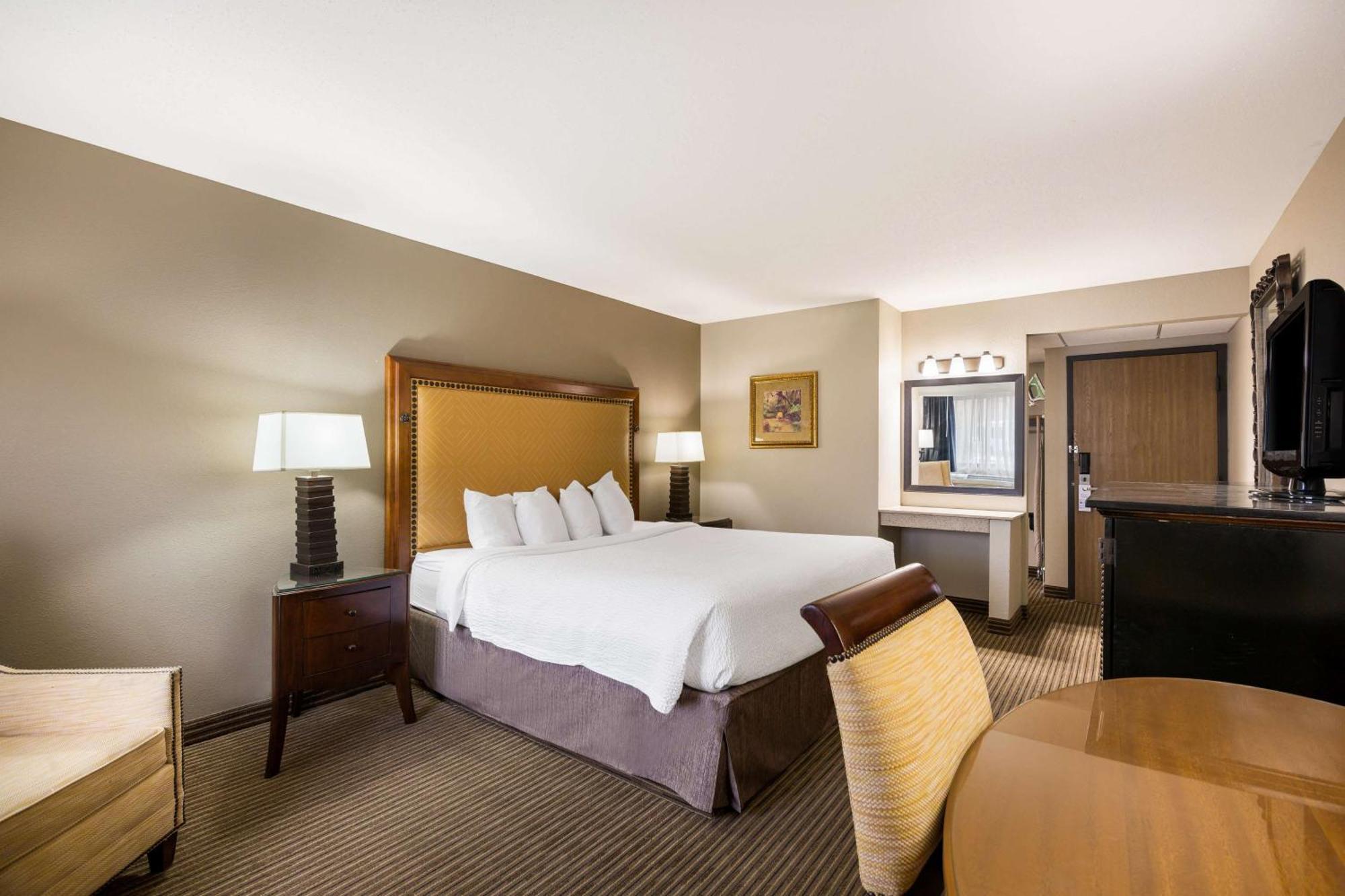 Revel Hotel Minot - Surestay Collection By Best Western Εξωτερικό φωτογραφία