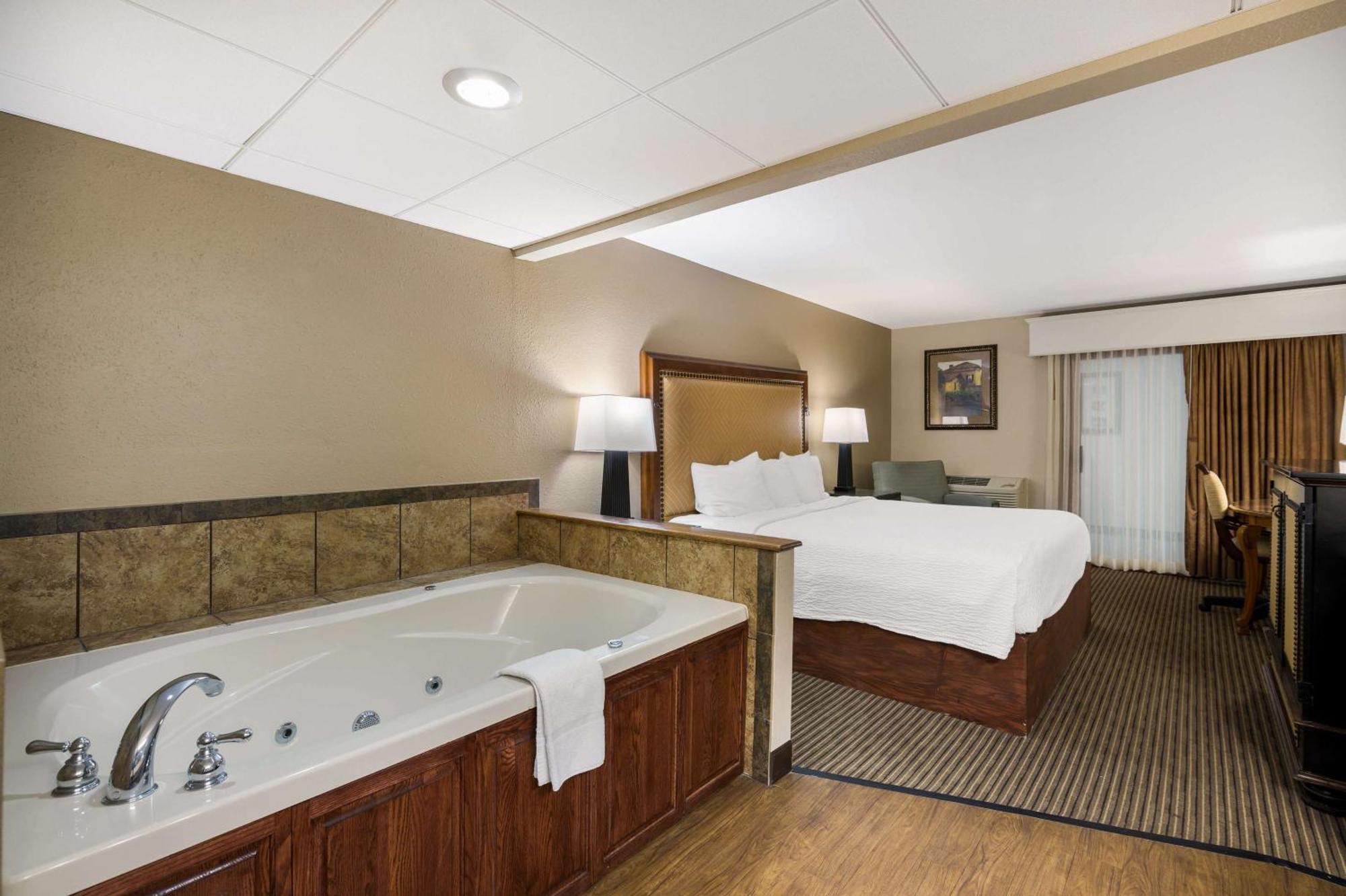 Revel Hotel Minot - Surestay Collection By Best Western Εξωτερικό φωτογραφία