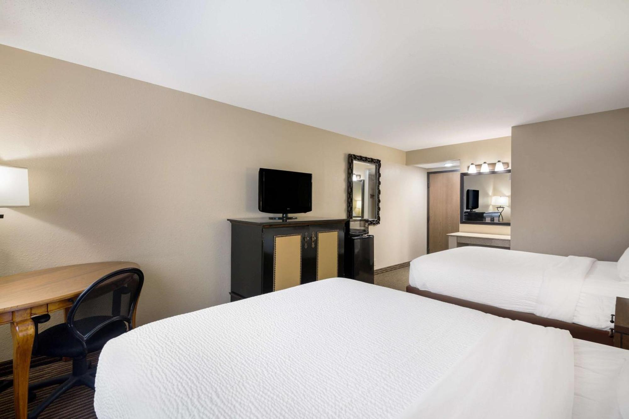 Revel Hotel Minot - Surestay Collection By Best Western Εξωτερικό φωτογραφία